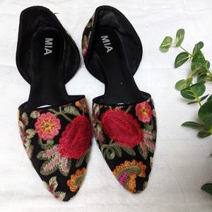Mia | Embroidered Shoes